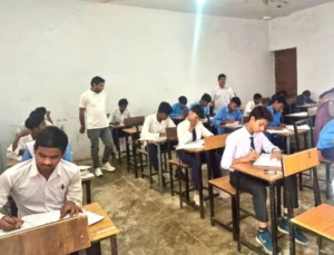 कक्षा 10वीं बोर्ड परीक्षा का अंतिम दिन: जिला शिक्षा अधिकारी ने किया औचक निरीक्षण, परीक्षा केंद्रों में मिली व्यवस्थाएं संतोषजनक