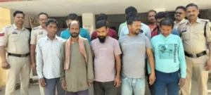 जंगल में चल रहा था लाखों का जुआ अड्डा, पुलिस की दबिश से मचा हड़कंप — 13 जुआरी गिरफ्तार, ₹5.18 लाख की संपत्ति जब्त