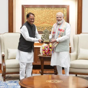 प्रभु श्रीराम के आदर्शों से प्रेरित छत्तीसगढ़ : मुख्यमंत्री श्री साय ने प्रधानमंत्री श्री नरेंद्र मोदी को बेल मेटल निर्मित ‘माता कौशल्या के राम’ कलाकृति की भेंट