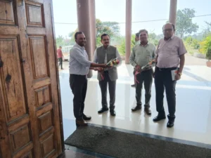 बैकुंठपुर कृषि महाविद्यालय में कुलसचिव का औचक निरीक्षण, व्यवस्थाओं की सराहना, छात्रों को दिया सफलता का मंत्र