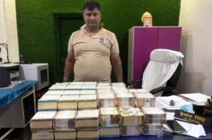 रेलवे स्टेशन के पास युवक से 17.90 लाख नकद जब्त, पुलिस की बड़ी कार्रवाई