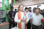 सुशासन तिहार: मुख्यमंत्री श्री साय पहुंचे ‘लखपति दीदी’ सुमिला की किराना दुकान : लौंग-इलायची से हुआ आत्मीय स्वागत