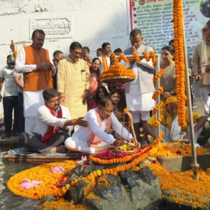 जलेश्वर महादेव धाम में मुख्यमंत्री श्री विष्णुदेव साय ने किया जलाभिषेक: प्रदेश की सुख-समृद्धि की कामना की