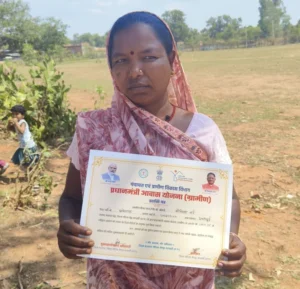 कच्चे घर की टपकती छत से पक्के आशियाने तक: सरकारी योजनाओं ने बदली कौशिल्या बाई की जिंदगी