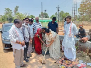 मरवाही नगर पंचायत अध्यक्ष मधु बाबा गुप्ता ने 50 लाख से अधिक का सी सी रोड का किया भूमिपूजन