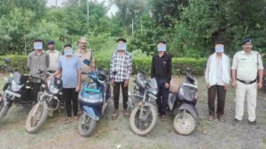 सूरजपुर में नाबालिग चालकों पर पुलिस का बड़ा अभियान: 102 स्कूली छात्र पकड़े गए, ₹71,600 का जुर्माना