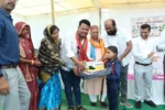 बैगा आवासीय विद्यालय धनौली में हुआ पालक-बालक सम्मेलन एवं न्योता भोज, जनप्रतिनिधियों और अधिकारियों ने की सहभागिता