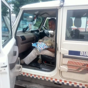 रतनपुर में टूटे पुल के पास मिला नवजात, डायल 112 के आरक्षकों ने बचाई जान