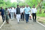 पीएम जनमन आवास के हितग्राहियों से मिले प्रभारी मंत्री श्री राजेश अग्रवाल
