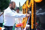 गांधी जयंती पर कलेक्ट्रेट परिसर में गूंजे बापू के प्रिय भजन  कलेक्टर विजय दयाराम के. ने महात्मा गांधी एवं लाल बहादुर शास्त्री को किया नमन