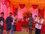 जिला पंचायत सदस्य पवन पैकरा ने किया दुर्गा पंडालों का भ्रमण, माँ शेरावाली के दरबार में टेका मत्था