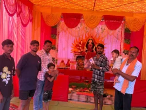 जिला पंचायत सदस्य पवन पैकरा ने किया दुर्गा पंडालों का भ्रमण, माँ शेरावाली के दरबार में टेका मत्था