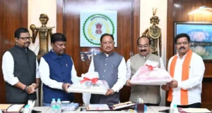 हमारे वनों की समृद्धि और मातृशक्ति के परिश्रम से तैयार उत्पाद बनें छत्तीसगढ़ की पहचान – मुख्यमंत्री श्री विष्णुदेव साय*
