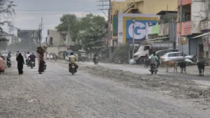 कैबिनेट का फैसला आया,PWD के ठेकेदारों को डामर पर फिर मिली राहत,नगर निगम की सड़कों पर सरकार मौन!बेलतरा की बदहाल सड़कों का समाधान आखिर कब.?